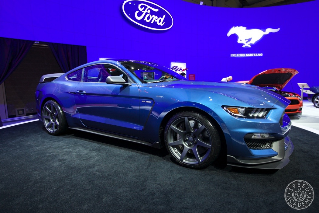 Ford-mustang-shelby-GT350R-2015-002
