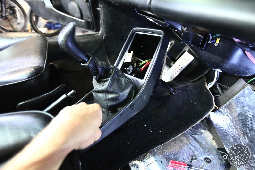 porsche-911-930-wevo-shifter-install-038