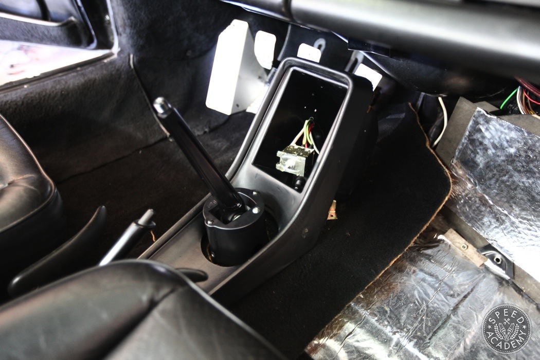 porsche-911-930-wevo-shifter-install-086