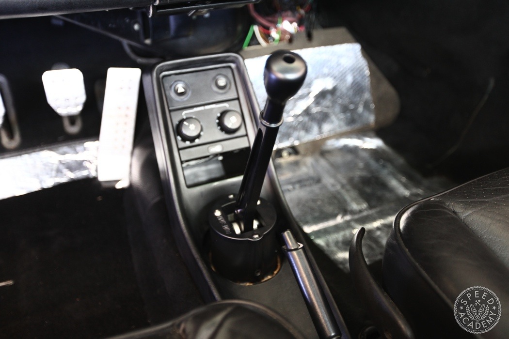 porsche-911-930-wevo-shifter-install-089