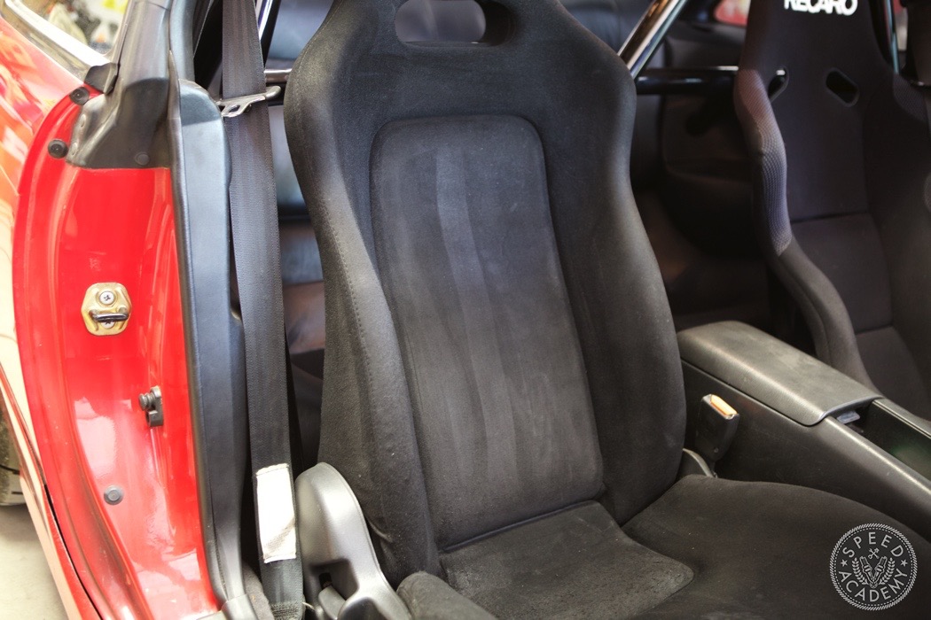 How to paint your car seat to change its color