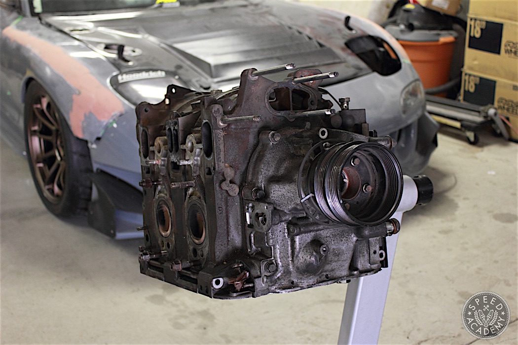 Mazda-RX7-13B-rotary-engine-disassembly-06