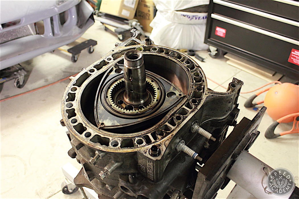 Mazda-RX7-13B-rotary-engine-disassembly-21